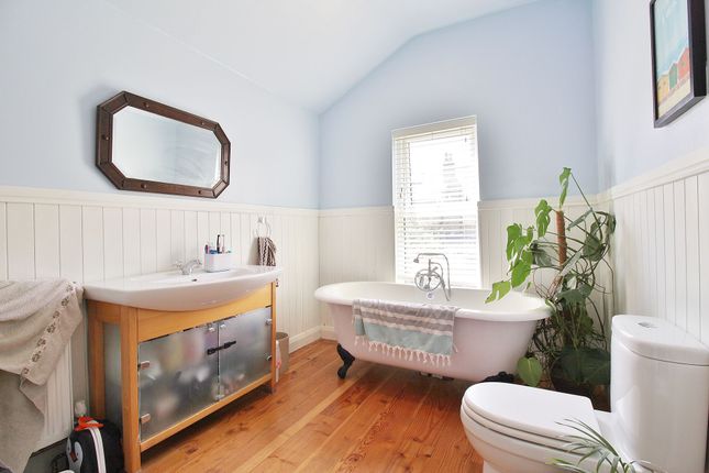 105 Linkfield Road, Isleworth photo 4