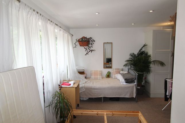 18 Ventnor Court, Sheffield photo 3