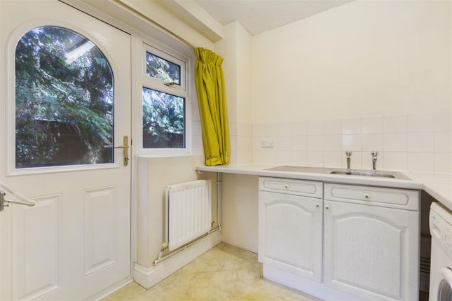 10, Meare Close, Tadworth photo 4