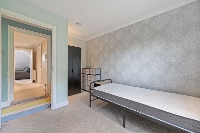 21D, Devonshire Road, Pinner photo 2