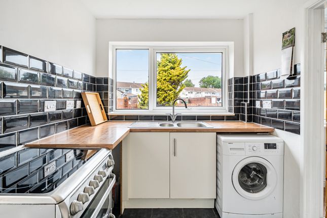 103, Witcombe, Bristol photo 3