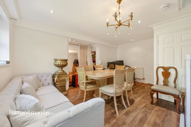 14, Sycamore Close, South Croydon photo 4
