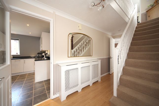 14 Bellerby Rise, Luton, Bedfordshire photo 4