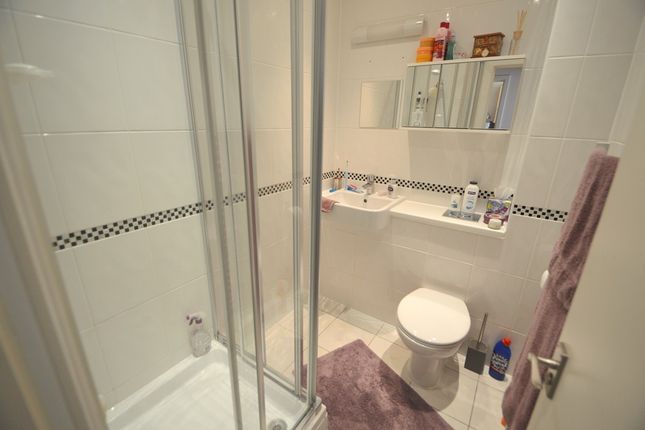 3, Clarence Court, Brands Hill photo 3