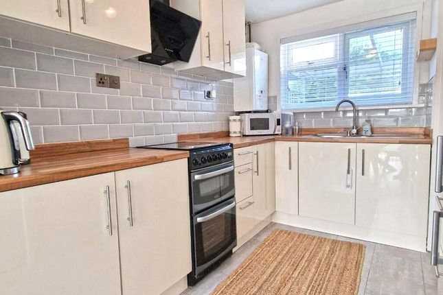 4, Laburnum Close, Bicester photo 3