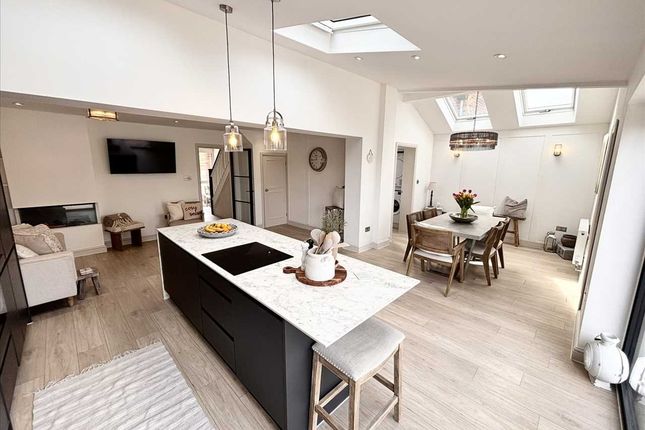 24, Wolds Drive, Nottingham photo 2