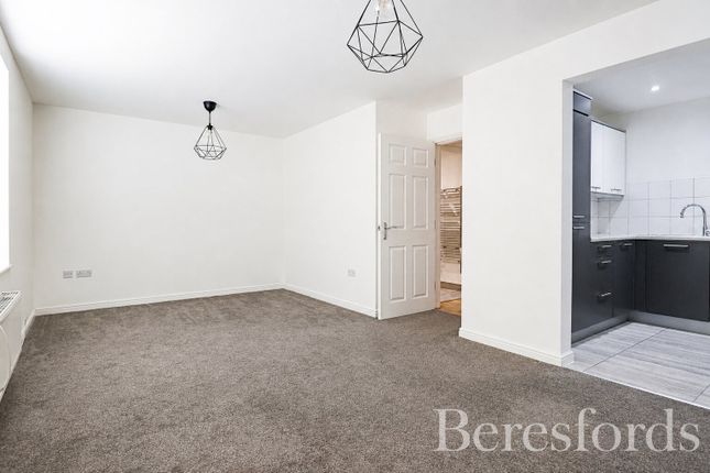 17, White Hart Way, Essex photo 4