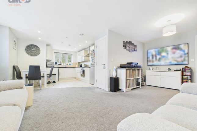 Apartment 13, Manna Heights, Benfleet photo 2