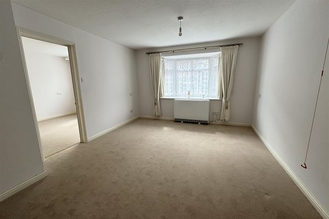 4 Kings Gate, Kings Road, Farncombe photo 2
