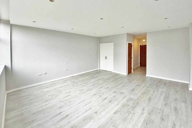 25 Talbot Skyline, 204-226 Imperial Drive, Middlesex photo 4