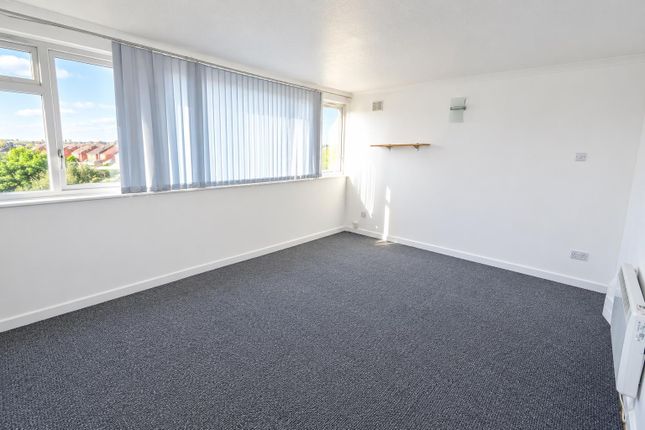 Colina Close, Coventry photo 3