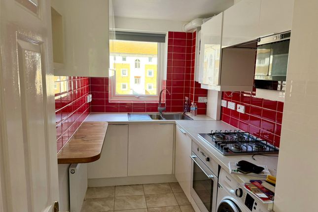 Flat 12, Neptune Court, The Strand photo 2