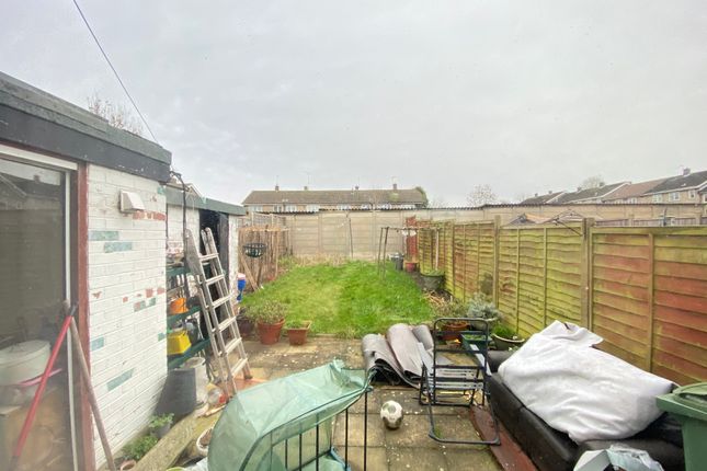 12, DUNSTABLE photo 2