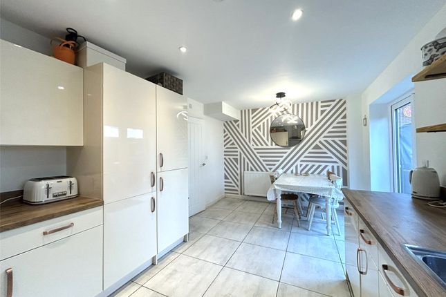 6, Pear Tree Drive, Somerset photo 3