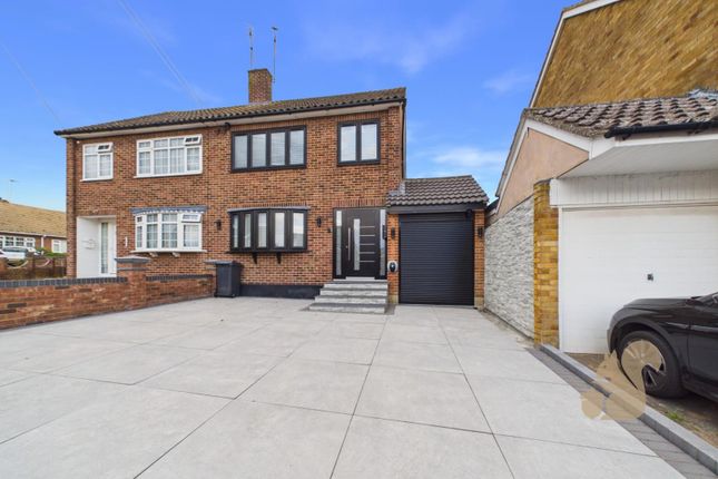 3, David Avenue, Wickford photo 4