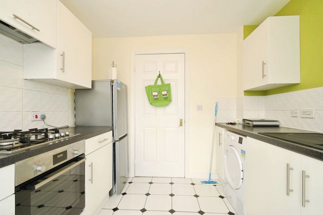 14, Tuscany Gardens, Barnsley photo 4