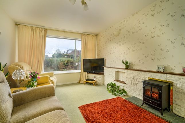 33 Kingsdale Gardens, Drighlington photo 3
