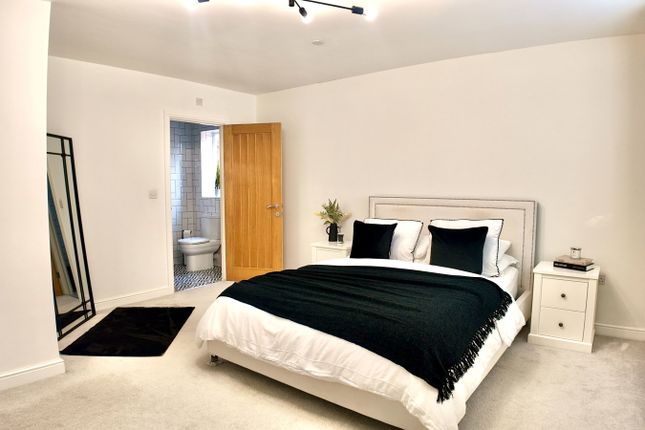 15, Glan-yr-Afon Lane, Blackwood photo 5