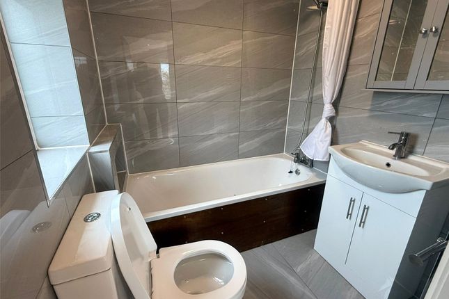 Flat 4, Sutton Lane, Slough photo 5