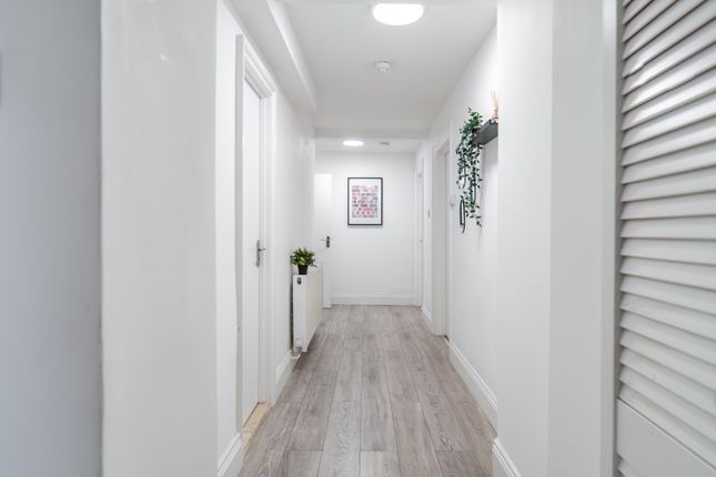 Town house to rent in Dalston Lane, London