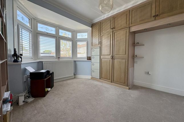 35, Gordon Avenue, Hornchurch photo 2