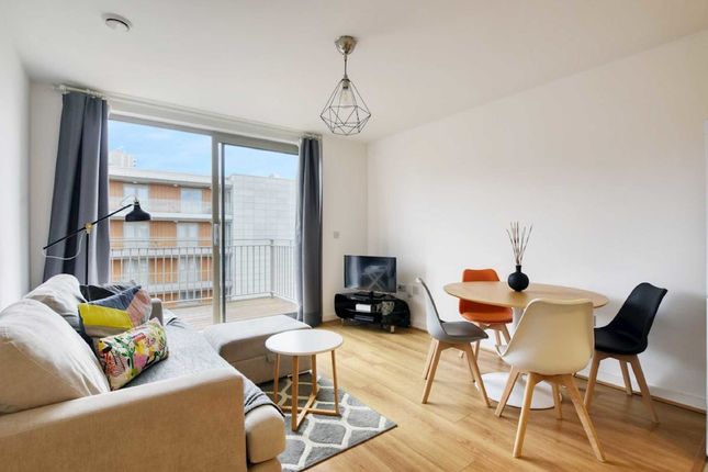 Flat for sale in Coster Avenue, London