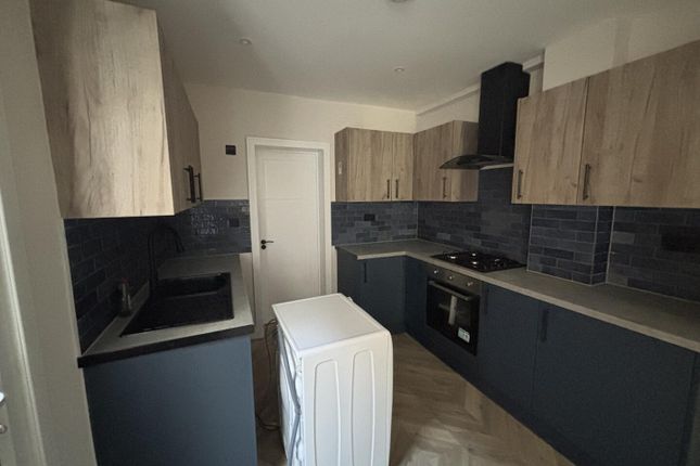200, Whitehorse Lane, London photo 2