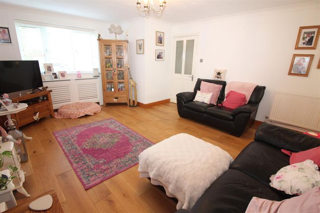 Gerbera Drive, Newport photo 4