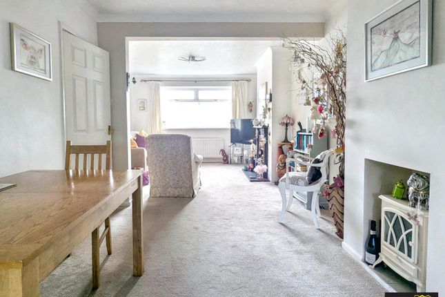 8, Sutcliffe Avenue, Weymouth photo 3