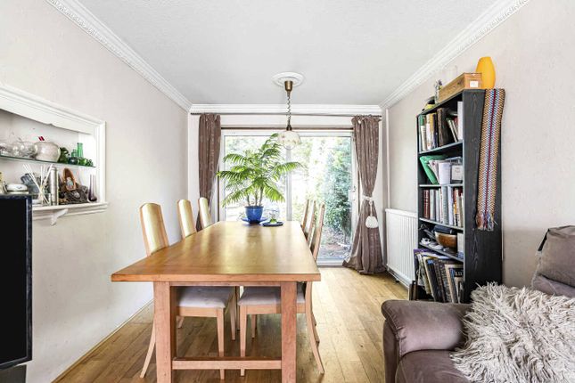 4, Kay Crescent, Hampshire photo 5
