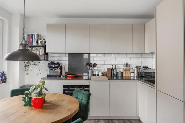 10 Quartz Apartments, Moulding Lane, London photo 4