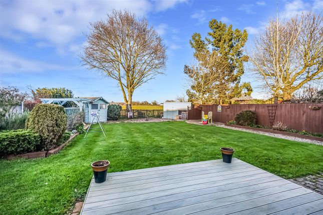 Oak Cottage, Slough Road, Brantham photo 4