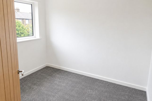 1, Stanbury Close, Burnley photo 5