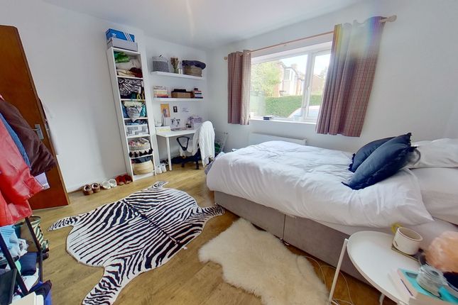 93 Cardigan Road, Leeds photo 4