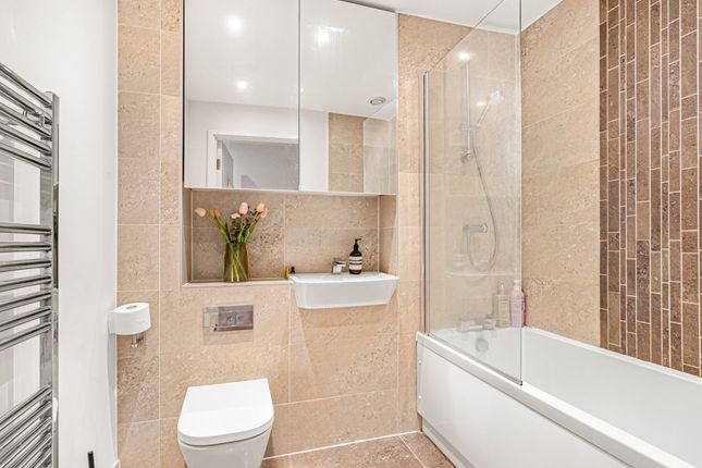 Flat 7, Rose Court, Baltic Avenue, Brentford photo 4