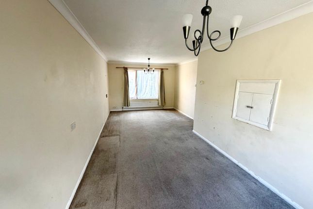 17, Heronfield, Egham photo 3
