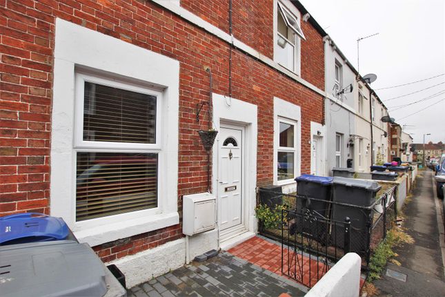 Thumbnail Terraced house to rent in Bond Street, Trowbridge