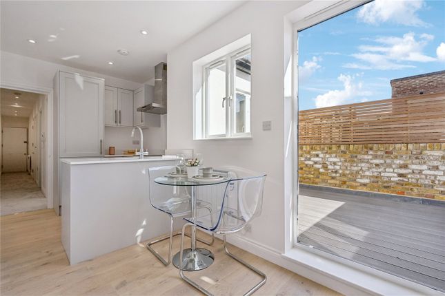 Flat 1, 82, Northcote Road, London photo 2