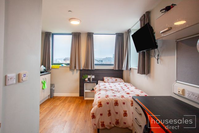 Apartment, 210, Sheffield photo 3