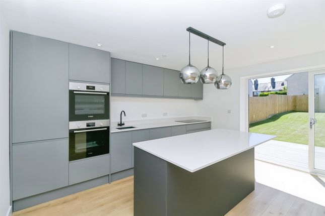 24b, Cedar Road, Barry photo 2