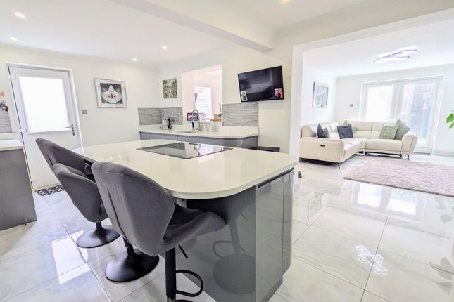 16 Japonica Drive, Merthyr Tydfil photo 2