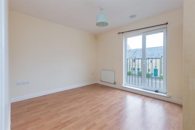 6, Strands Farm Court, Lancaster photo 2