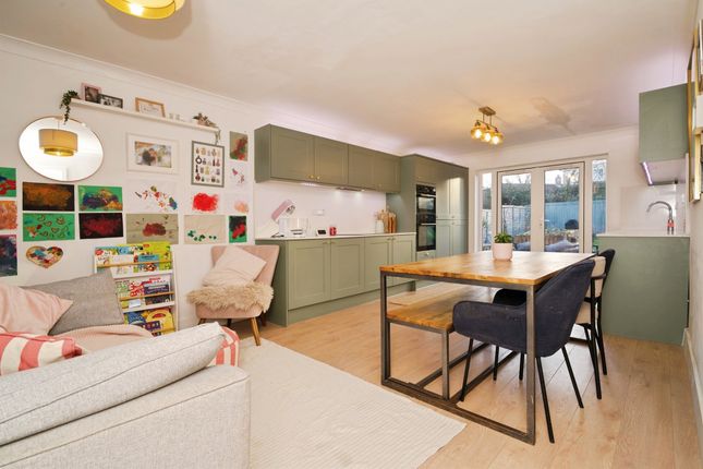 2, Elder Way, Barnsley photo 4
