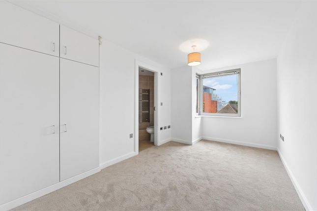 Flat 9, 9, Grosvenor Hill, Wimbledon photo 4