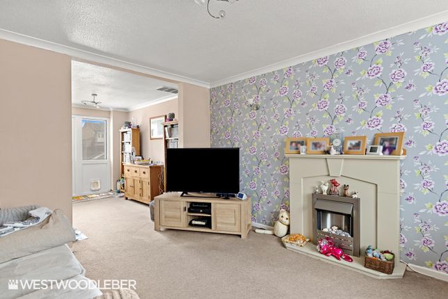 7, Champions Way, Hoddesdon photo 3