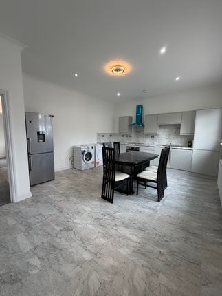 2B, Beatrice Avenue, London photo 2