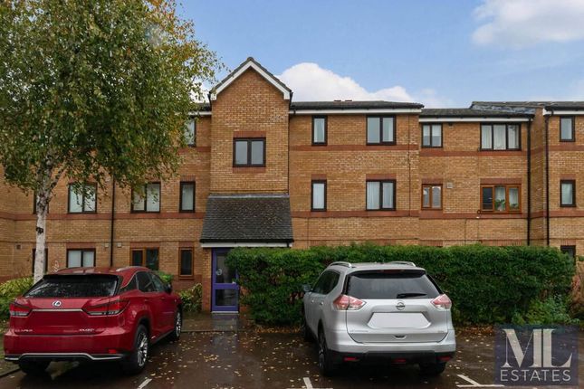 Thumbnail Flat for sale in Draycott Close, London