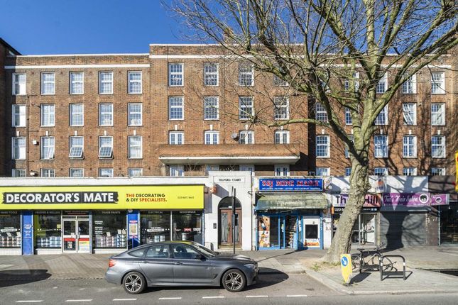 Flat for sale in Streatham Hill, London