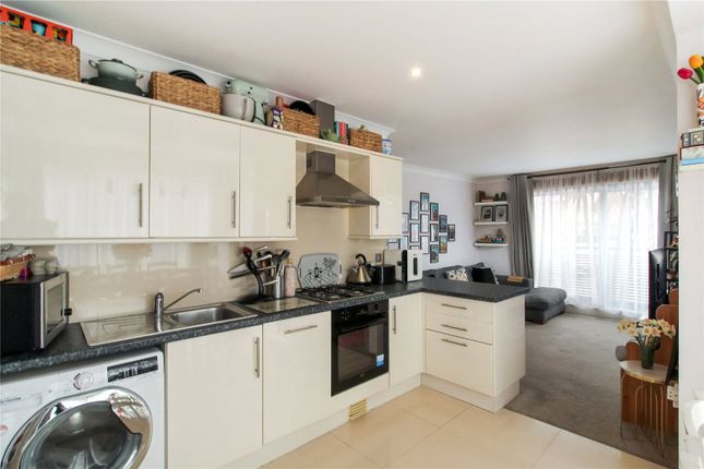 Flat 2,, Belfairs Point, Leigh-On-Sea photo 3