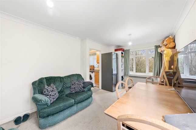 Flat for sale in Wentworth Fields, Gainsborough Road, Hayes